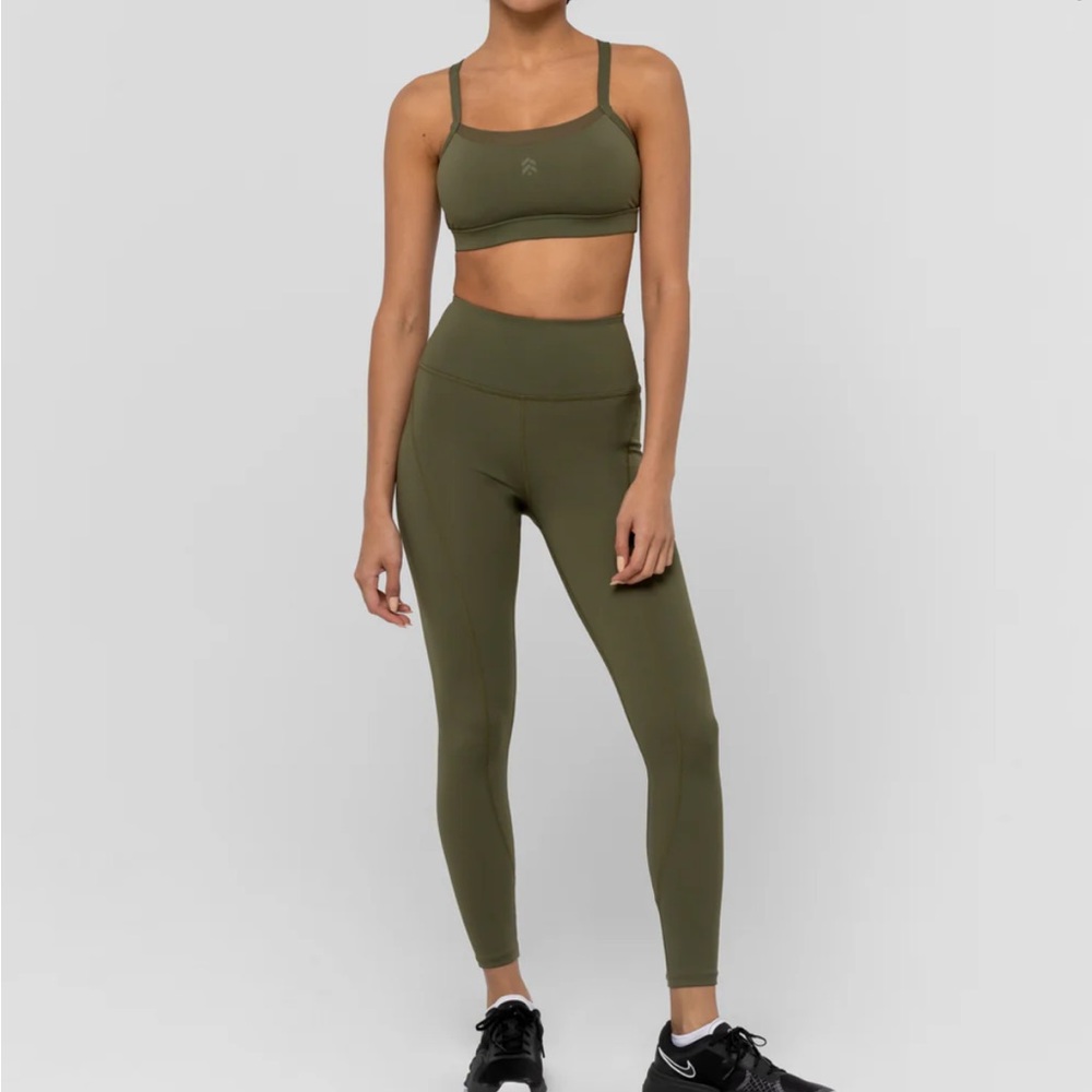 Barry’s XS Olive Green Sports Bra & leggings